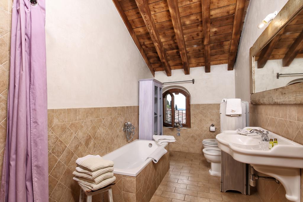 Premignaga Natural Home Gardone Riviera Bagian luar foto